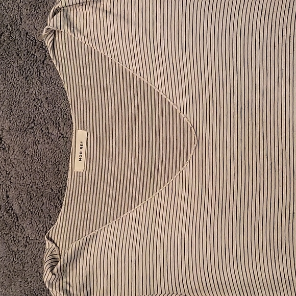 Mod Ref, loose v neck long sleeve top - Picture 2 of 4